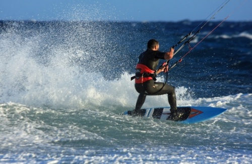 Kitesurfing in El Medano Harbour Wall 11-11-2012