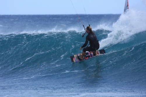 Kitesurfing South Bay with south wind and wave