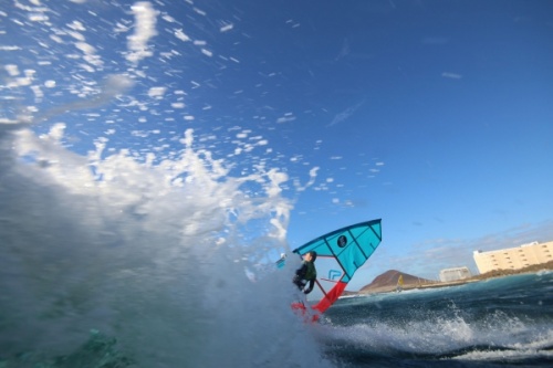 Morning wave windsurfting at El Cabezo in El Medano 23-03-2017