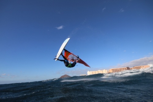 Morning wave windsurfting at El Cabezo in El Medano 23-03-2017