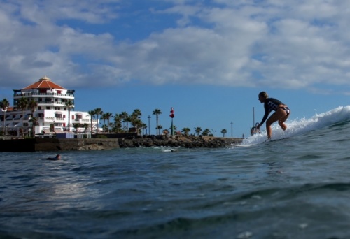 Surfing and bodyboarding in Las Americas Derecha Izquierda Tenerife