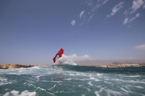 Wave windsurfing at El Cabezo in El Medano Tenerife SurfMedano 23-09-2018