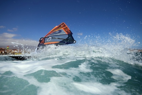 Windsurfing and kitesurfing at El Cabezo in El Medano Tenerife 16-09-2016