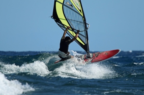 Windsurfing and kitesurfing at Muelle Harbour Wall in El Medano Tenerife 14-10-2013