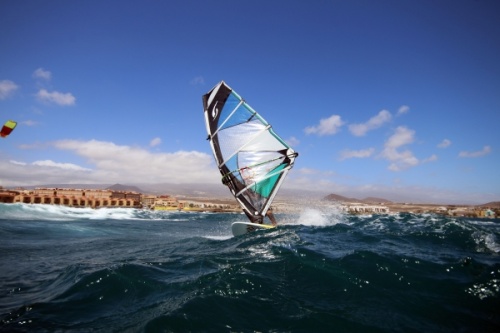 Windsurfing and kitesurfing at El Cabezo in El Medano Tenerife 16-09-2016