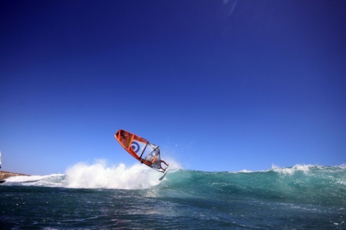 Windsurfing and kitesurfing at El Cabezo in El Medano Tenerife 16-09-2016