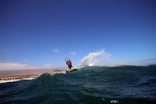 Windsurfing and kitesurfing at El Cabezo in El Medano Tenerife 16-09-2016