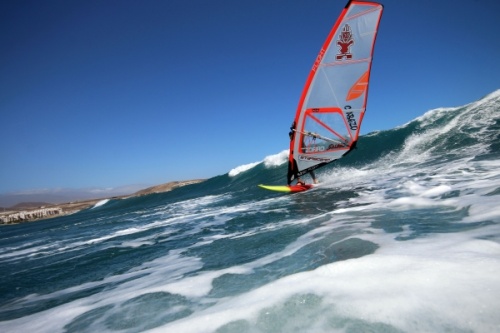 Windsurfing and kitesurfing at El Cabezo in El Medano Tenerife 16-09-2016